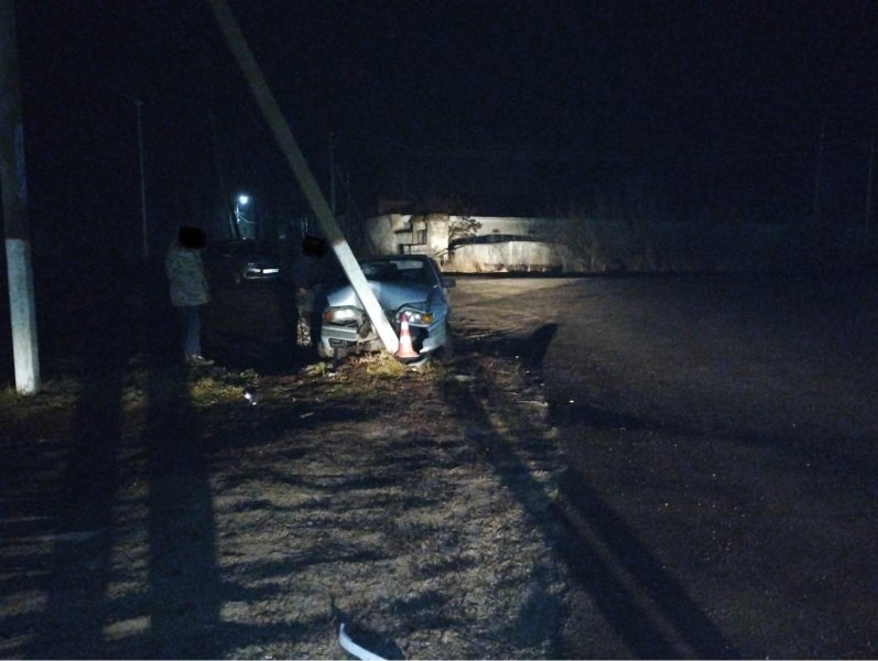 В Бобровском районе полицейские устанавливают обстоятельства наезда автомобиля на препятствие